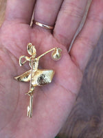 Brosche - Gymnastin mit Ball